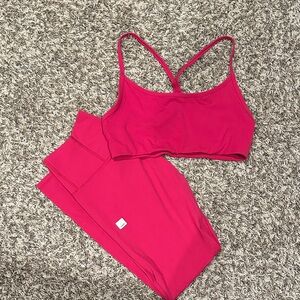 Vuori Fuchsia Sports Bra Set